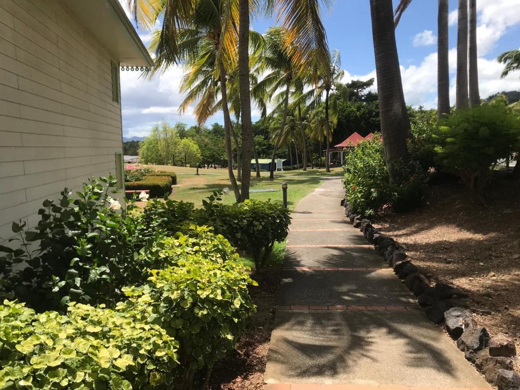 Jardin de l'établissement Appartement, 2 chambres, Terrasse vue mer, très calme, Piscine premium, accès direct aux plages, restaurants, Village Vacances