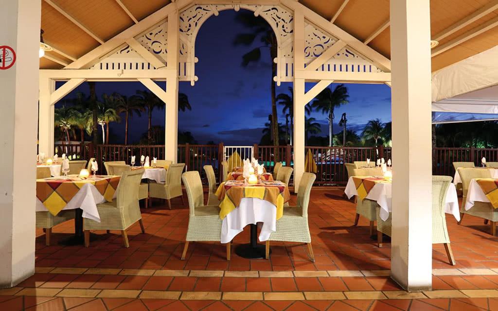 Restaurant ou autre lieu de restauration dans l'établissement Appartement, 2 chambres, Terrasse vue mer, très calme, Piscine premium, accès direct aux plages, restaurants, Village Vacances