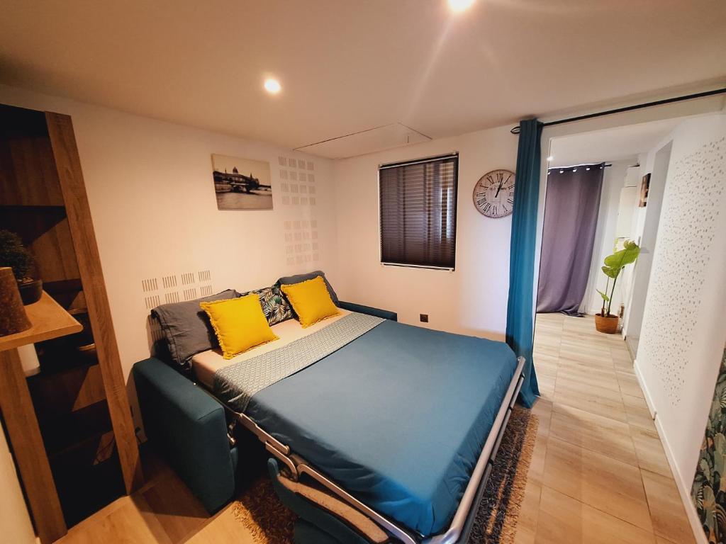 Postel nebo postele na pokoji v ubytování Joli studio 25m2 avec cuisine