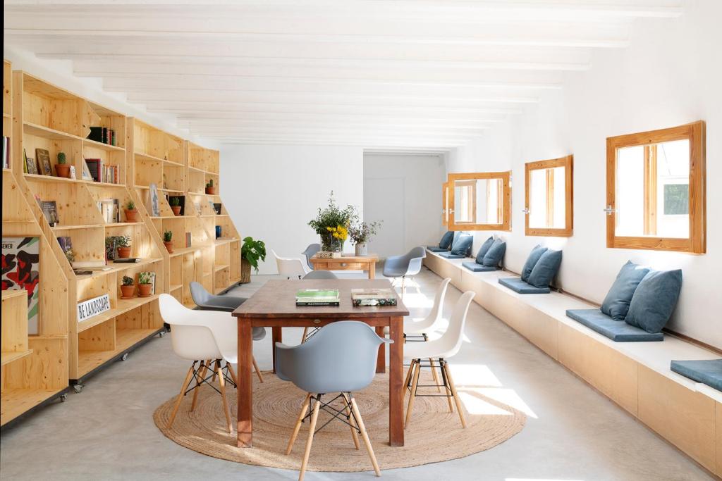 a dining room with a table and chairs at Loft de diseño en Masía Rural, Cantallops, Girona in Cantallops