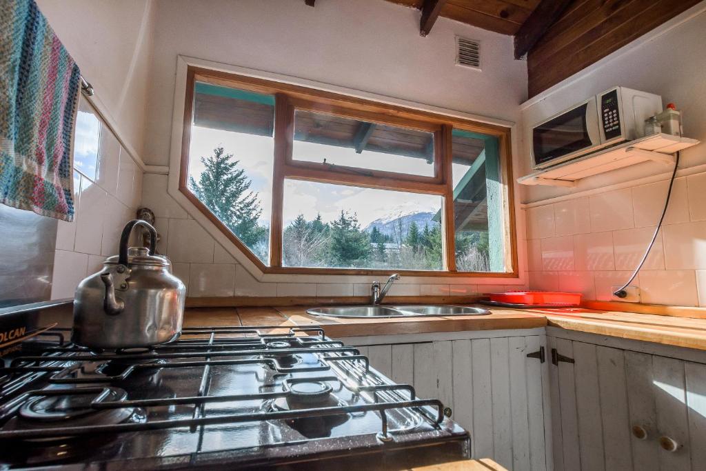 Kuchyň nebo kuchyňský kout v ubytování Hostel La Angostura