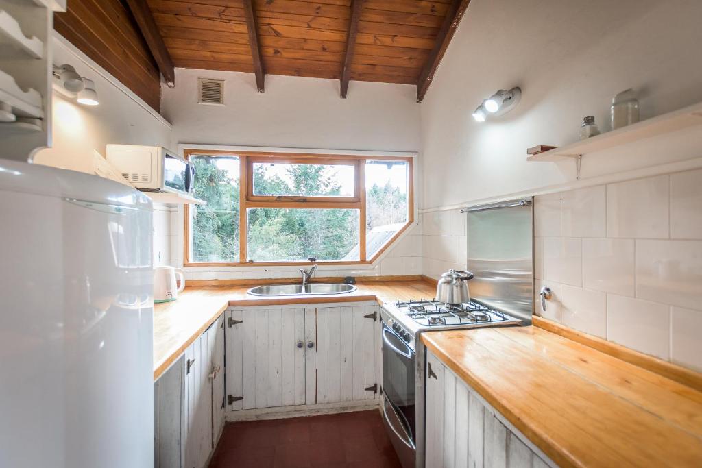 Kuchyň nebo kuchyňský kout v ubytování Hostel La Angostura
