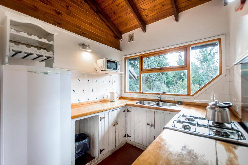 Kuchyň nebo kuchyňský kout v ubytování Hostel La Angostura