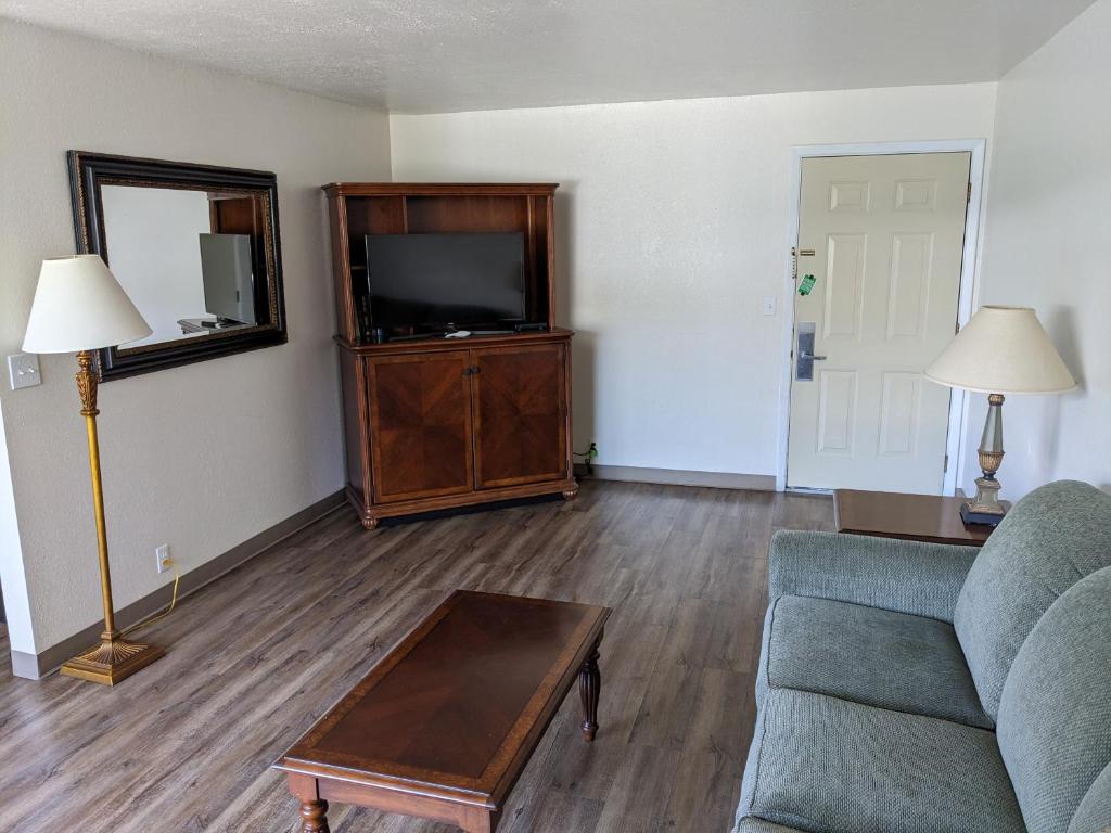 Hi-Lo Motel, Cafe and RV Park Mount Shasta Area - Apartamento Deluxe De Un Dormitorio