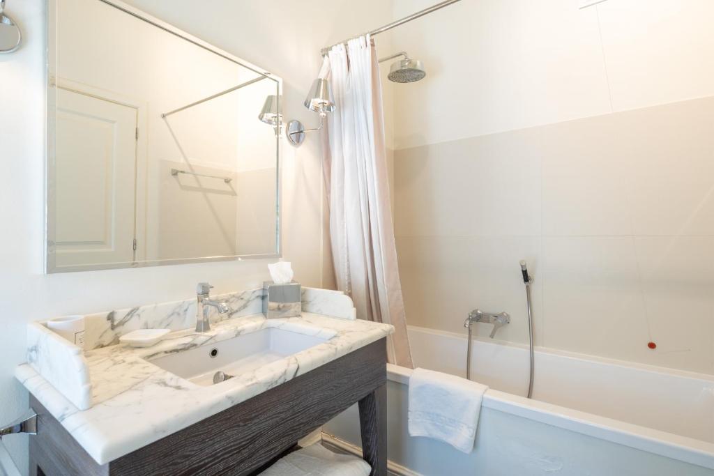Koupelna v ubytování Hall Suites