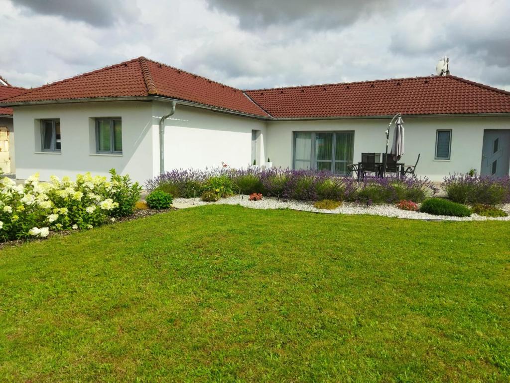 Vonkajšia záhrada v ubytovaní Apartmán Pavlík