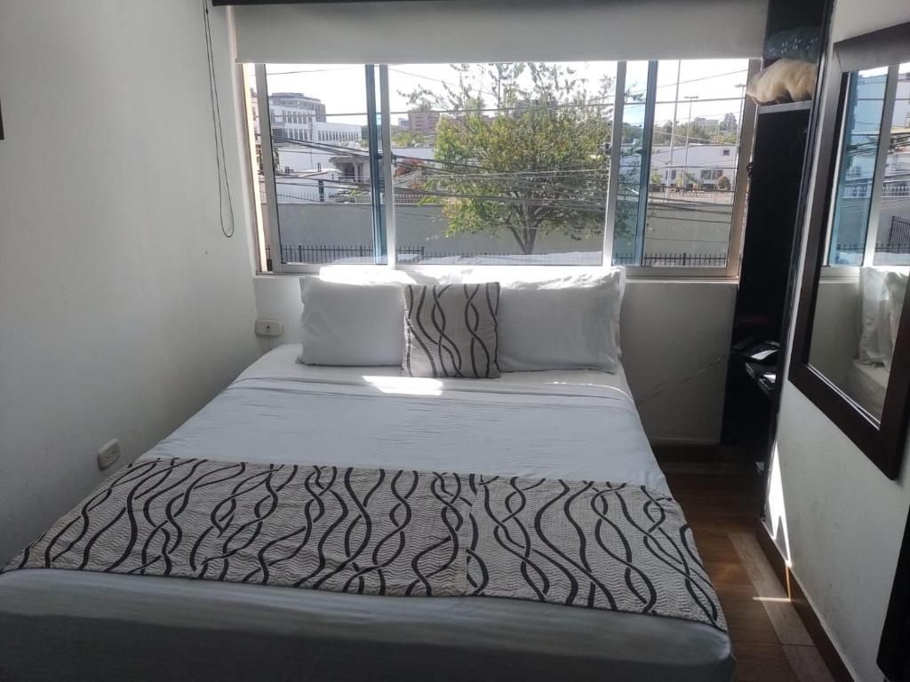Postel nebo postele na pokoji v ubytování Hotel Bogotá la embajada