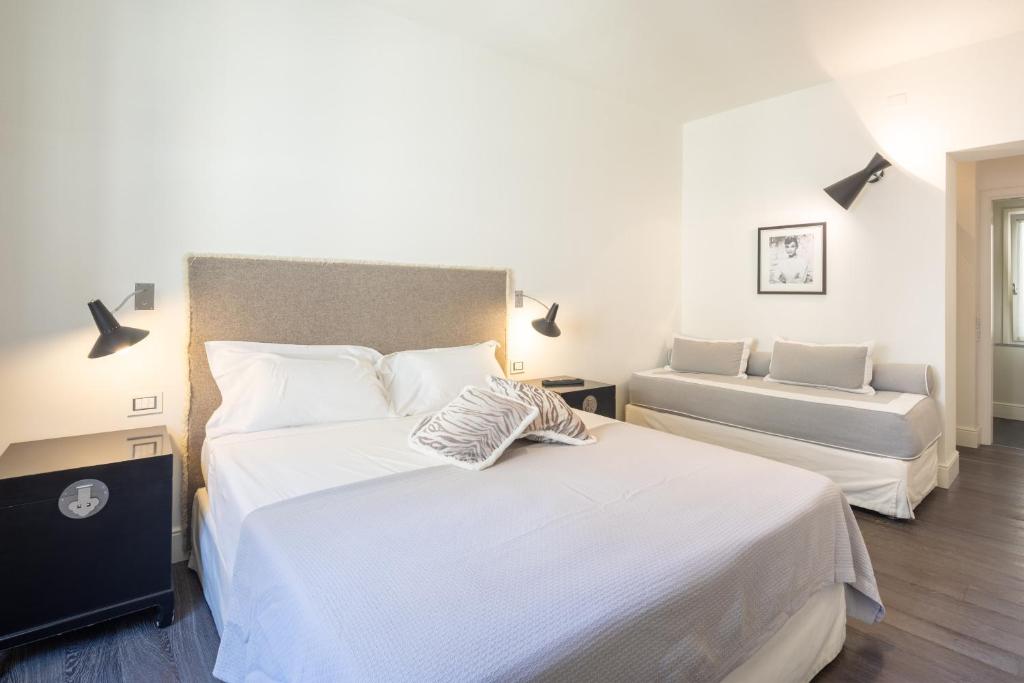 Postel nebo postele na pokoji v ubytování Hall Suites