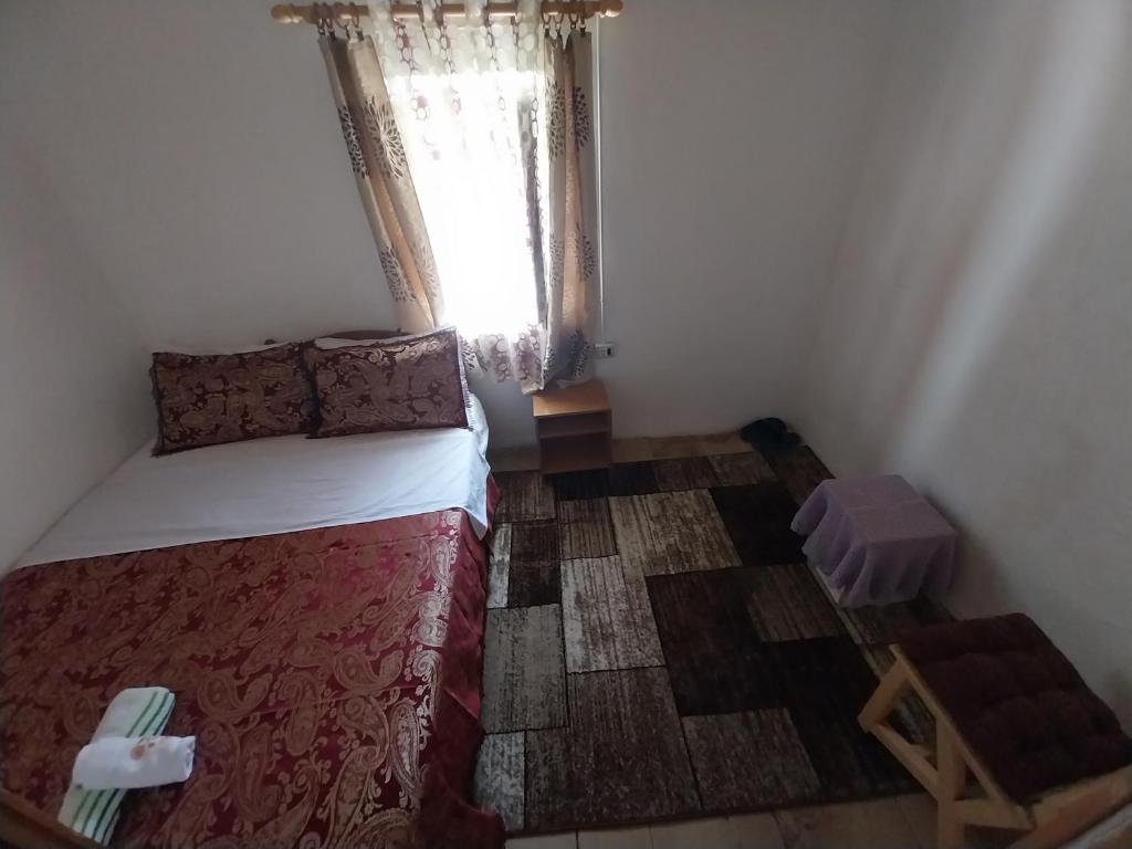 Postel nebo postele na pokoji v ubytování Guesthouse Dritan Tethorja
