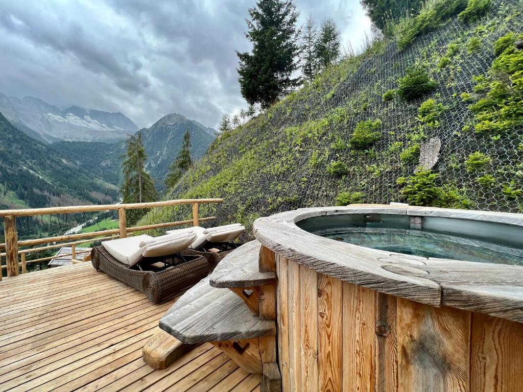 Nespecifikovaný výhled na hory nebo výhled na hory při pohledu z hotelu