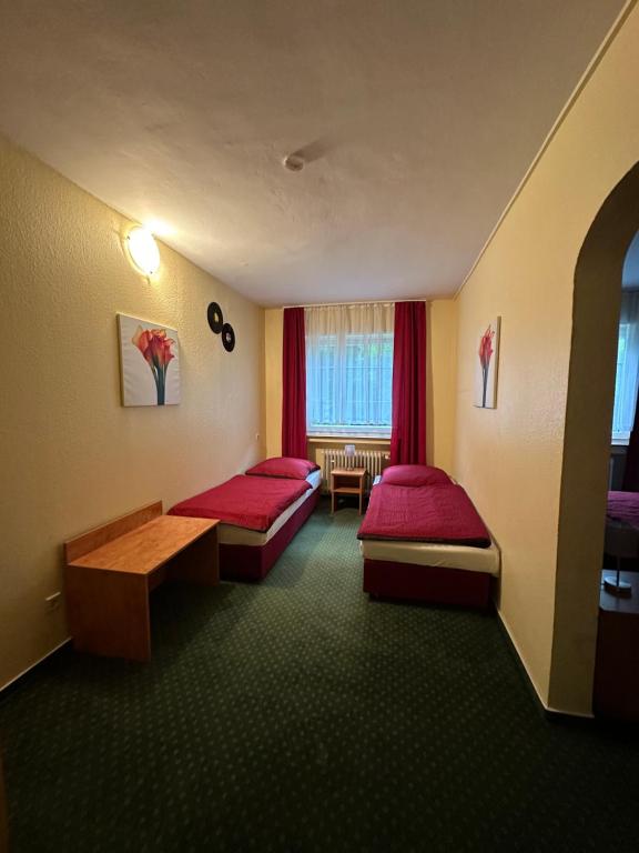 Hotel Holl Beyra - Family Room With Private Bathroom
