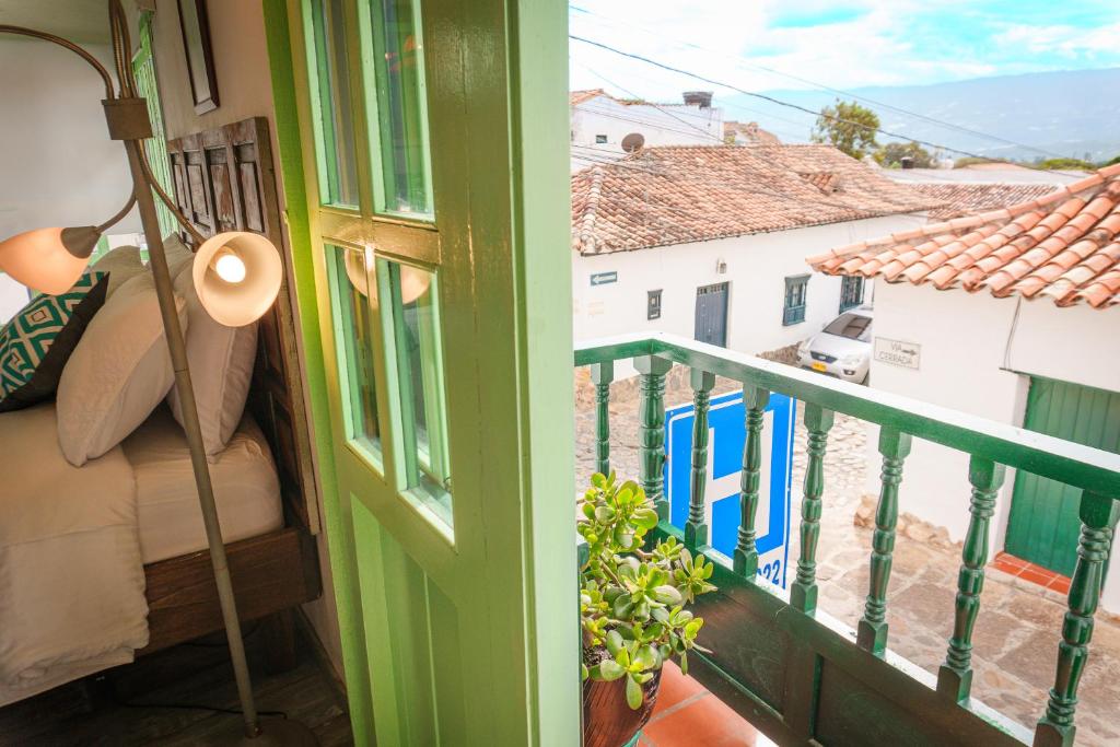 Apartamentos y Habitaciones Le Colibri - Villa de Leyva - Sala Familiar Con Balcón