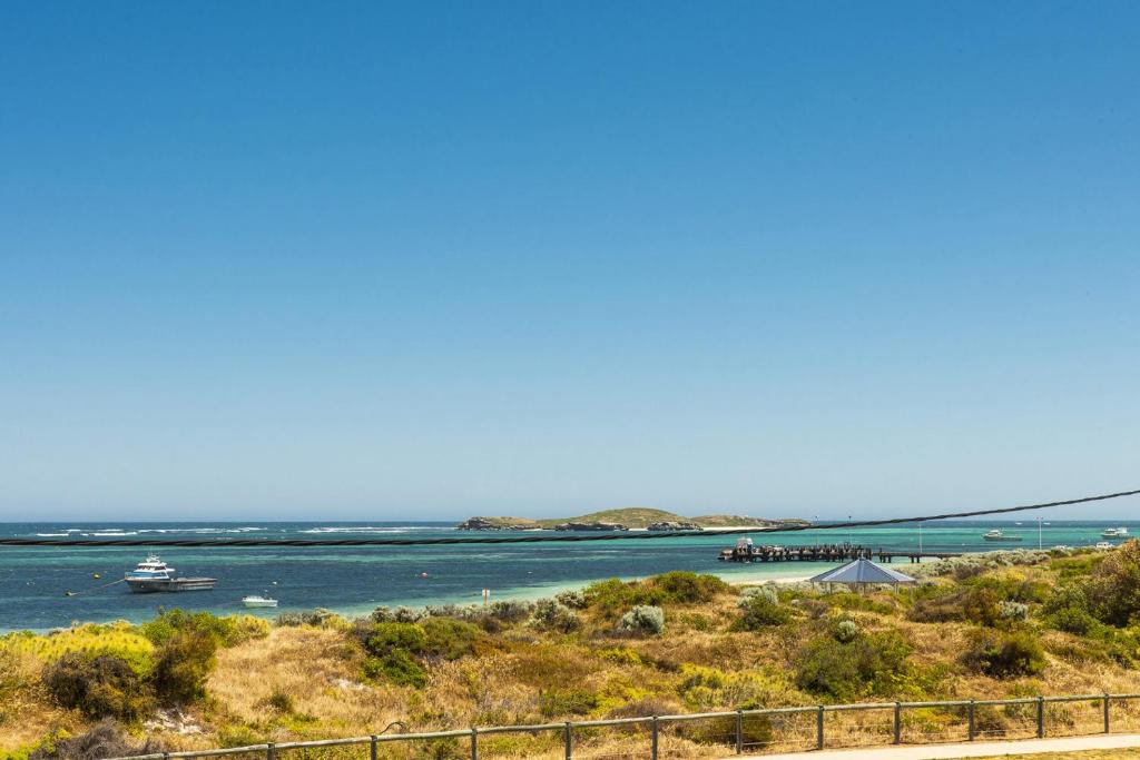 Ocean Sunset - Luxury Apartment with Ocean Views, Lancelin (updated ... - Luxury Floor To Ceiling Window Apartments In Malmo With Ocean Views