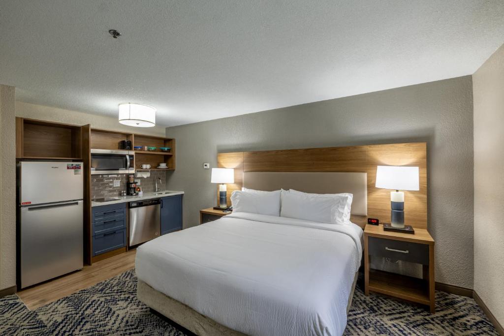 Candlewood Suites Wichita Northwest, an IHG Hotel - King Studio Suite