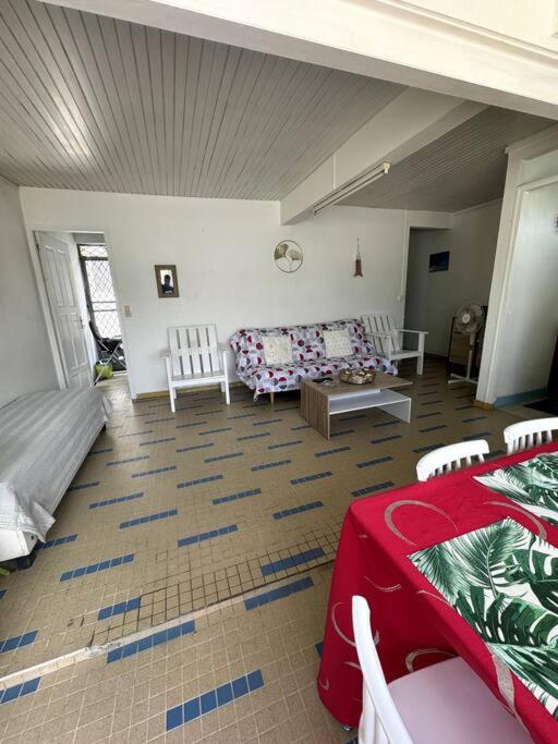 Posezení v ubytování Maison authentique à 300m de la plage