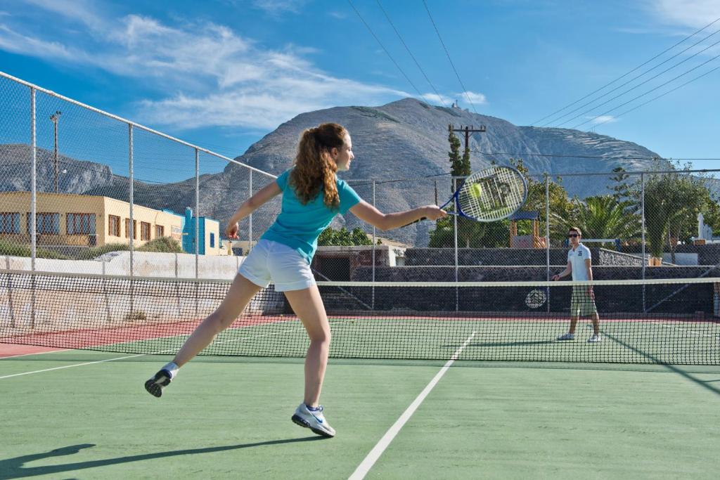 Tenis a/nebo squash v ubytování Makarios Hotel nebo okolí
