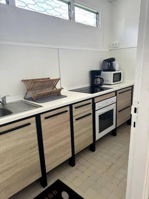 Kuchyň nebo kuchyňský kout v ubytování Maison authentique à 300m de la plage