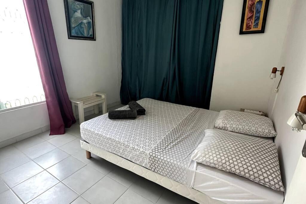 Postel nebo postele na pokoji v ubytování Maison authentique à 300m de la plage