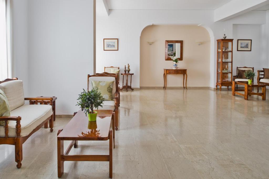 Posezení v ubytování Makarios Hotel