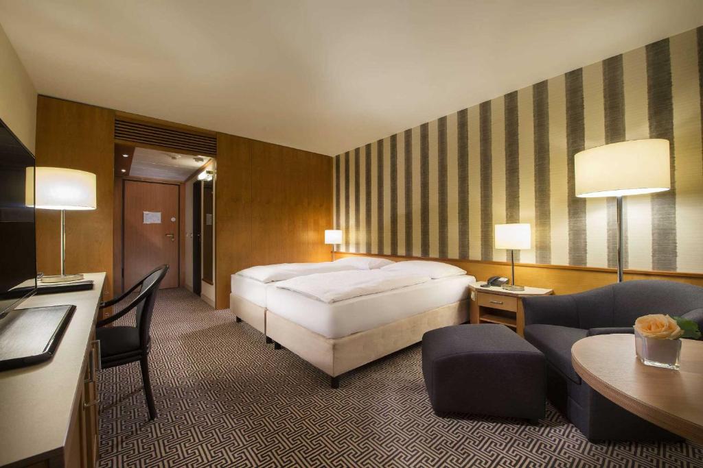 Postel nebo postele na pokoji v ubytování Maritim Hotel Stuttgart