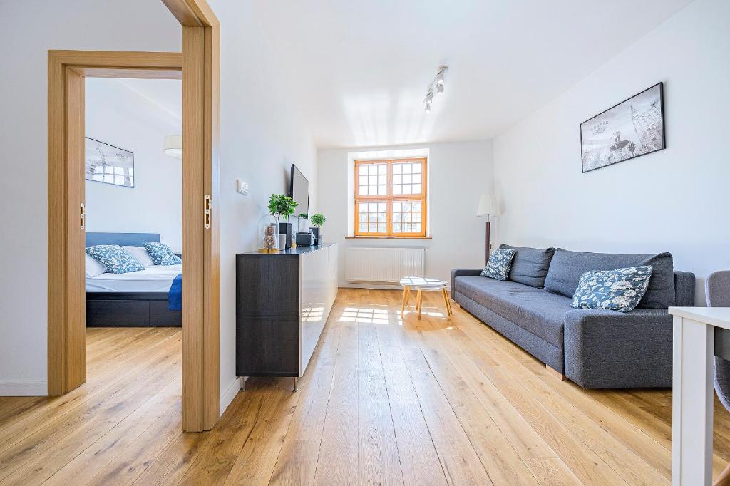Gdansk Apartments - One-Bedroom Apartment With River View