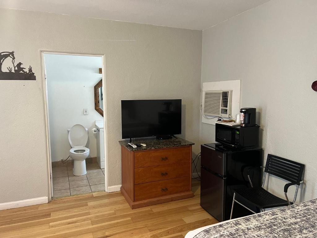 TV a/nebo společenská místnost v ubytování Supai Motel