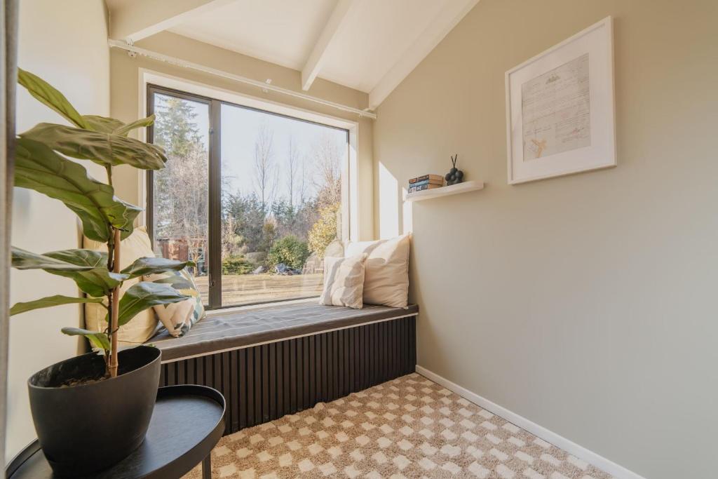 Galaxy 3BR Modern Home with Fireplace Outdoor Spa - Resim 24