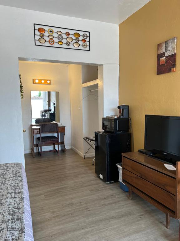 TV a/nebo společenská místnost v ubytování Supai Motel