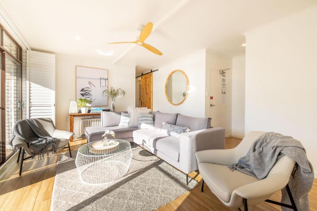 Posezení v ubytování Villa Ellisa 4 beautiful unit with beautiful water views at Little Beach