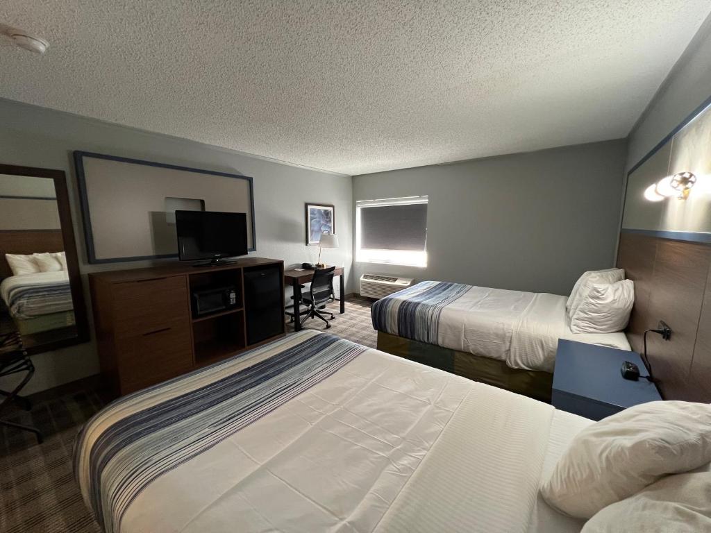 AmericInn by Wyndham Glendale Milwaukee photo