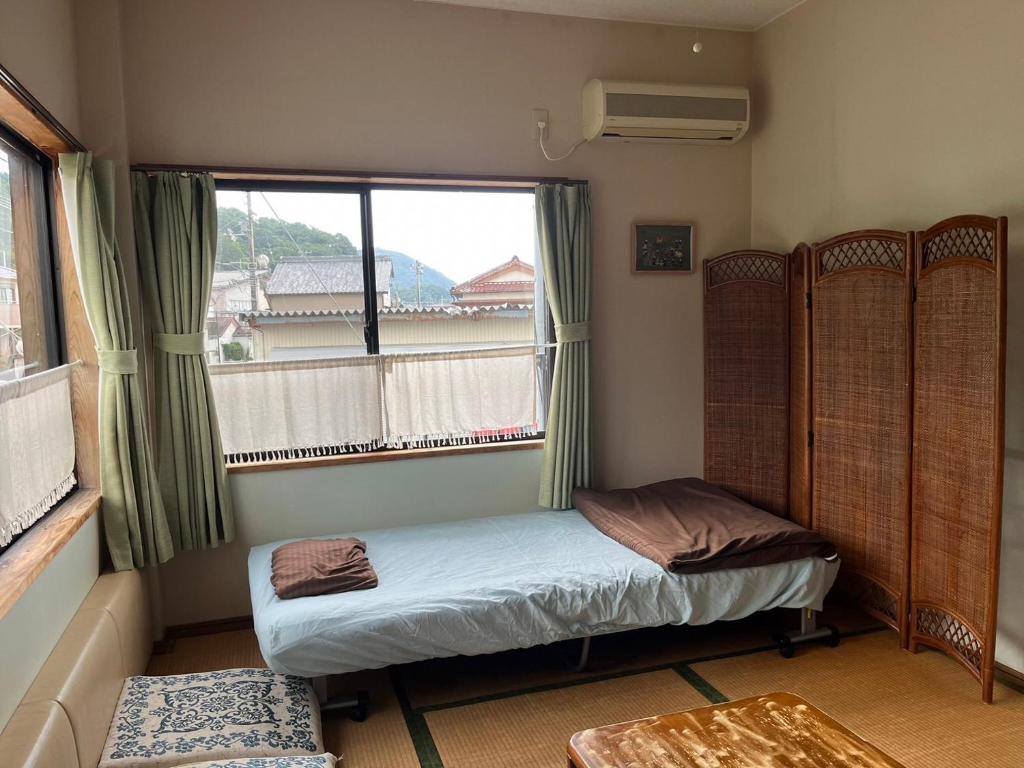 Postel nebo postele na pokoji v ubytování 民宿たかはま Takahama Guest house