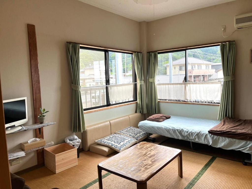 Postel nebo postele na pokoji v ubytování 民宿たかはま Takahama Guest house