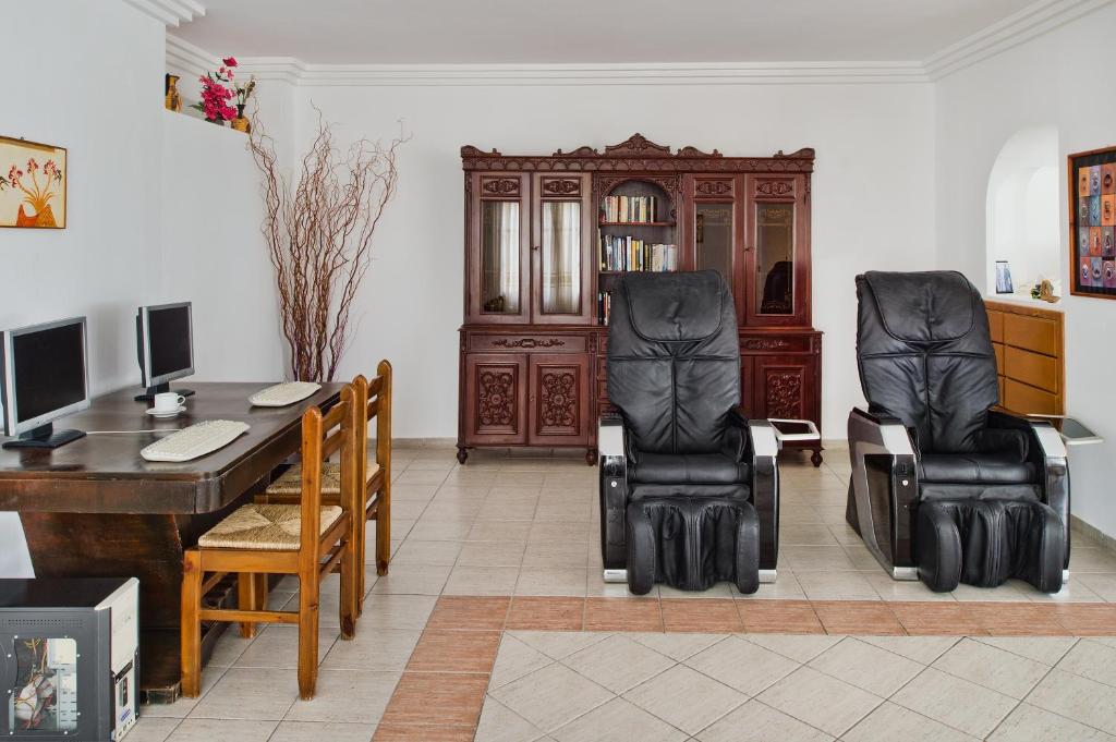 Posezení v ubytování Makarios Hotel