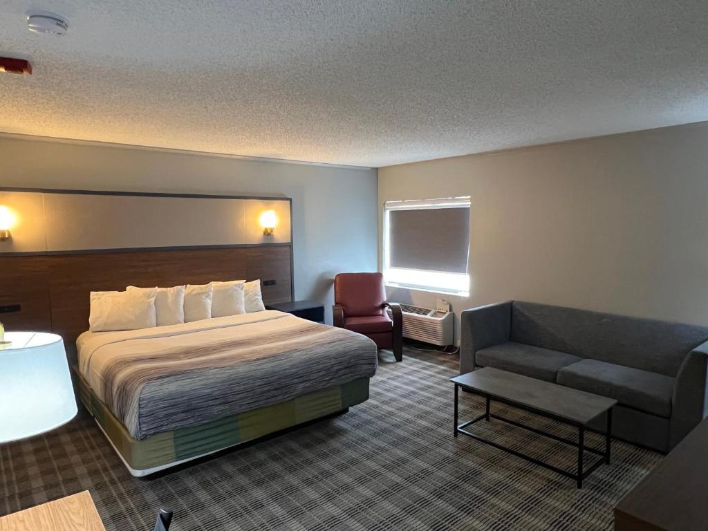 AmericInn by Wyndham Glendale Milwaukee photo