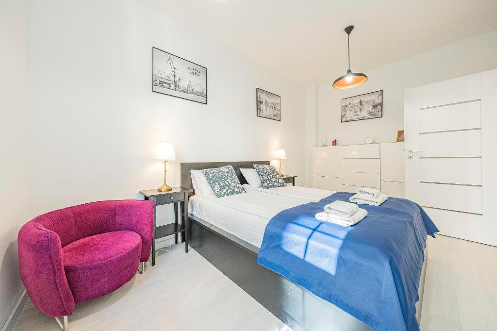 Gdansk Apartments - One-Bedroom Apartment With Old Town View