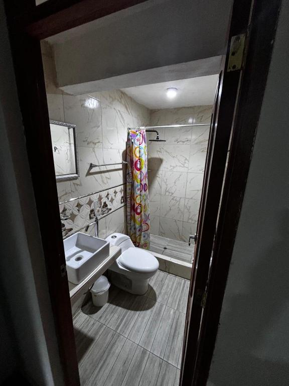 Koupelna v ubytování TRANSFER VIP HOSTEL