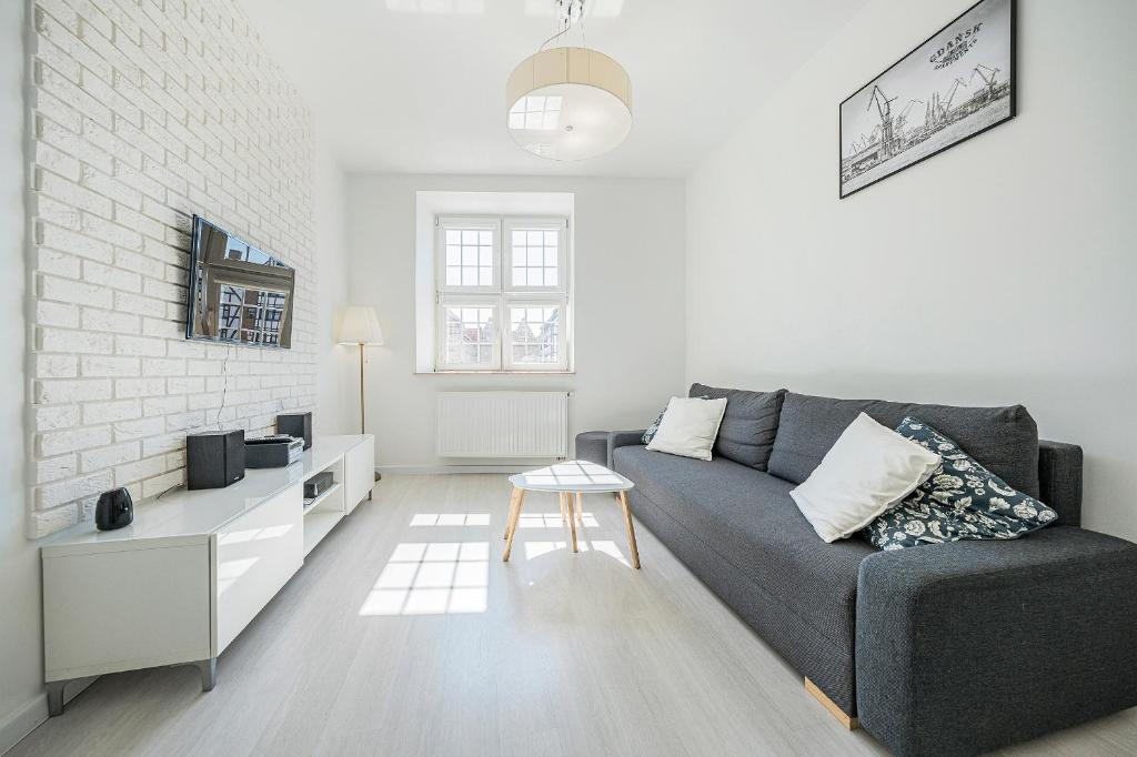 Gdansk Apartments - One-Bedroom Apartment With River View