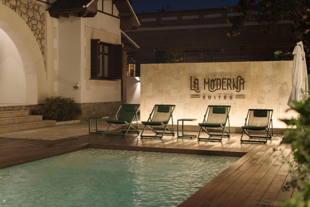 La Moderna Suites - Resim 23