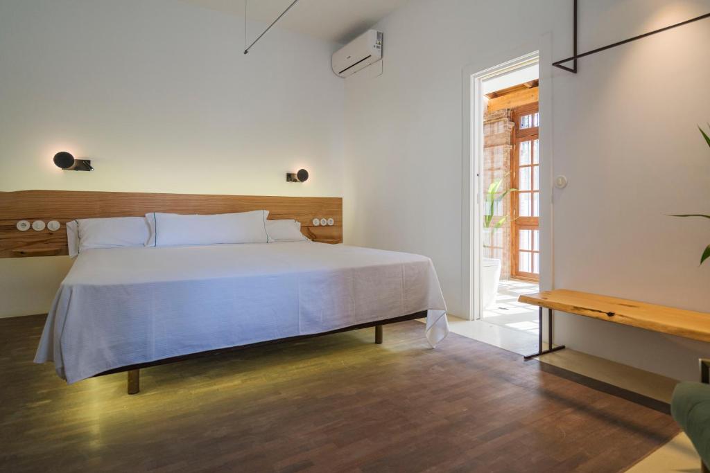 Postel nebo postele na pokoji v ubytování La Moderna Suites