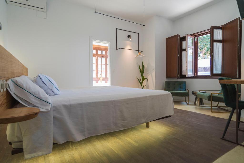Postel nebo postele na pokoji v ubytování La Moderna Suites