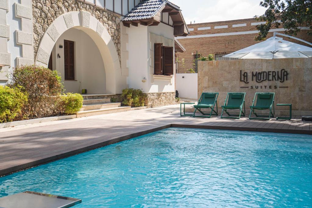 La Moderna Suites - Resim 27