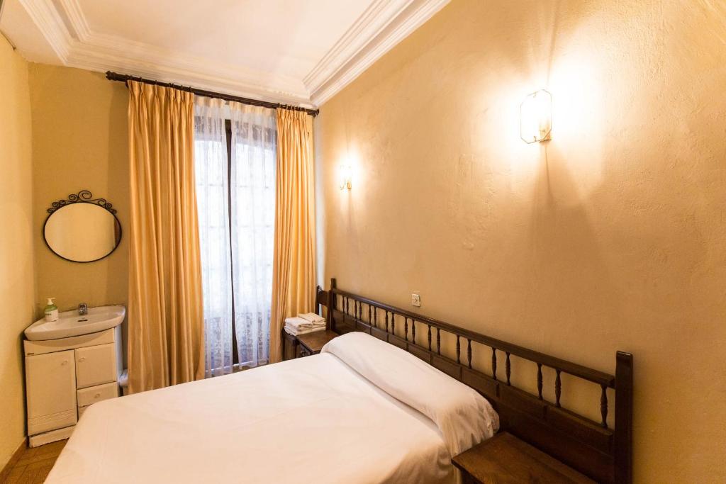 Pension Iberia - Double Room With Shared Toilet