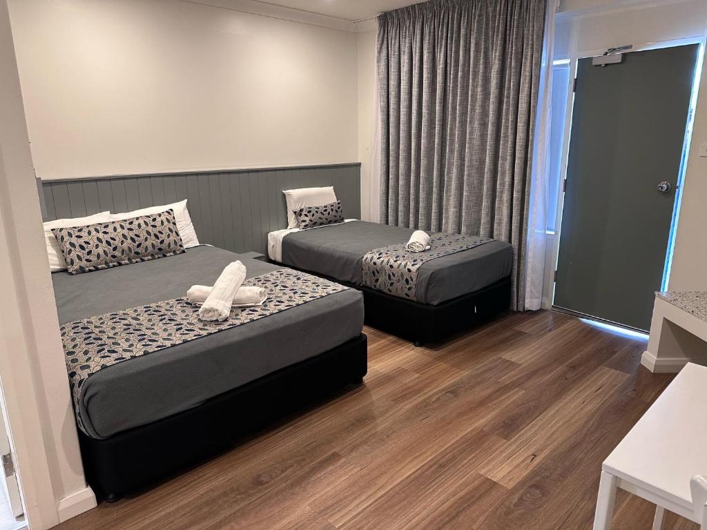 Postel nebo postele na pokoji v ubytování Surf Beach Motel Newcastle