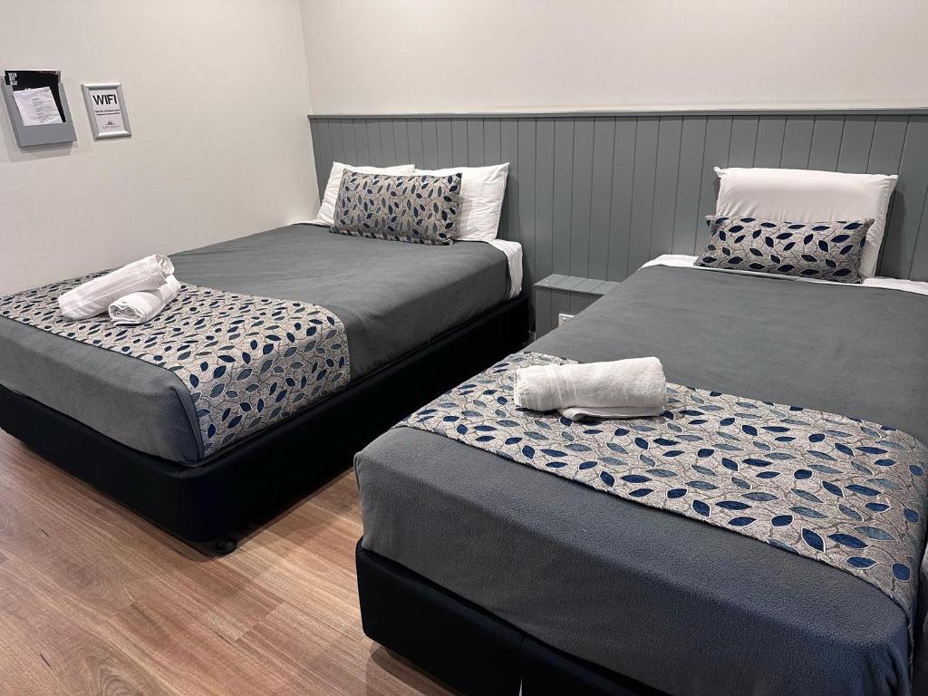 Postel nebo postele na pokoji v ubytování Surf Beach Motel Newcastle