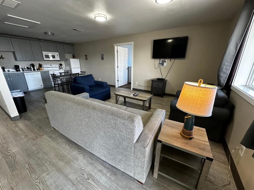 Coastal Inn and Suites photo