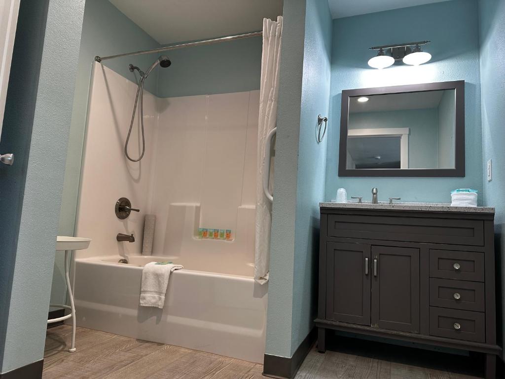 Coastal Inn and Suites photo