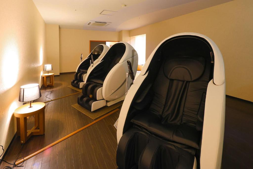 Posezení v ubytování Ooedo Onsen Monogatari Premium Atami
