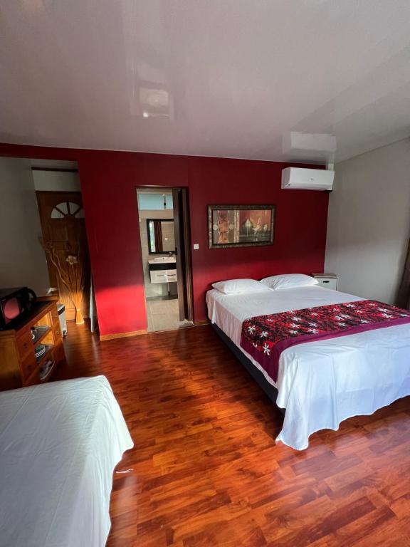 A bed or beds in a room at Rupe Rupe Lodge
