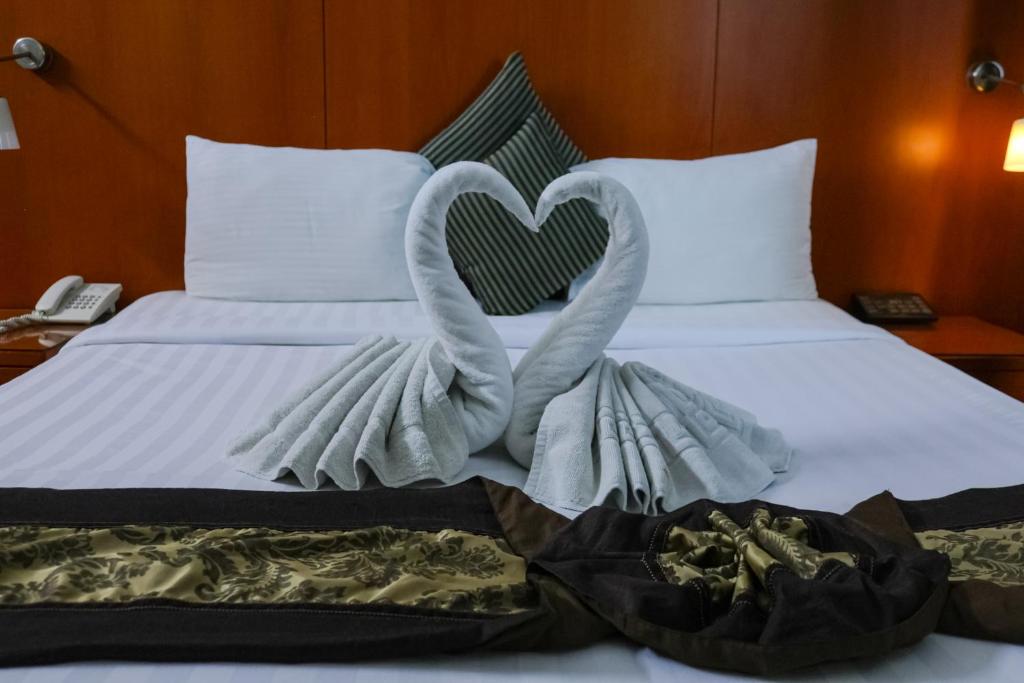 Postel nebo postele na pokoji v ubytování BOONMAX Hotel