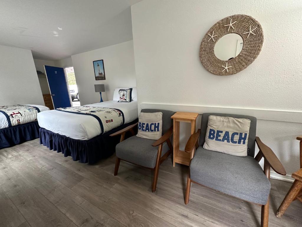 Postel nebo postele na pokoji v ubytování Tillicum Beach Motel - Formerly Deane's Oceanfront Lodge